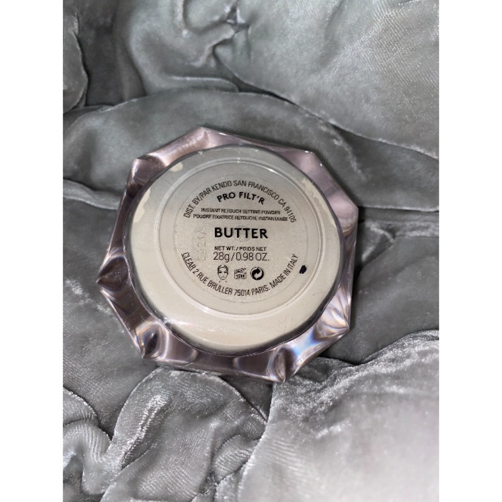 • FENTY BEAUTY PRO FILT’R SETTING POWDER •